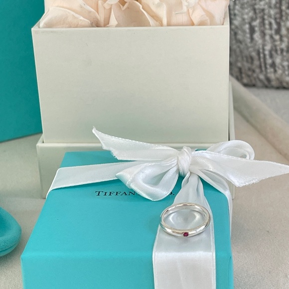Tiffany & Co. Elsa Peretti Ruby Silver Stacking Band Size 5 $500 NEW - Picture 6 of 15